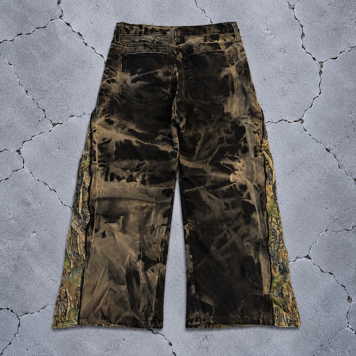 BLEACH WASH CAMO PANEL WIDE DENIM